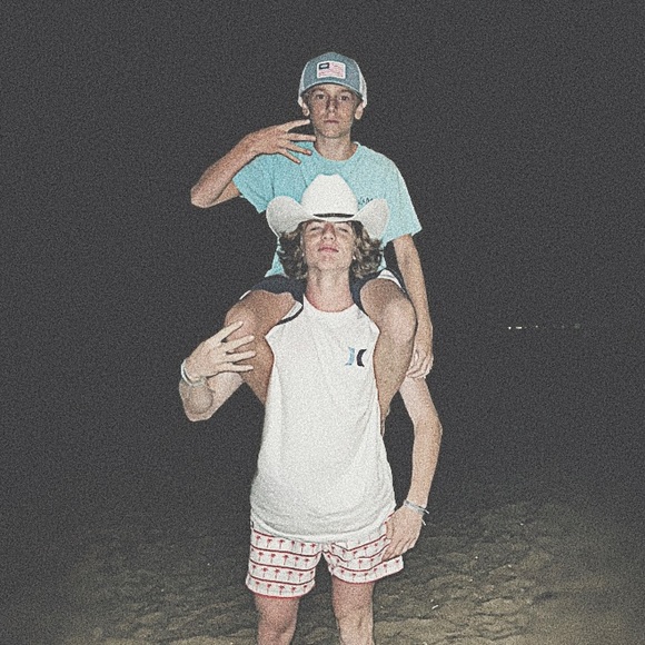 Meet your Posher, Hudson - Picture 2 of 3